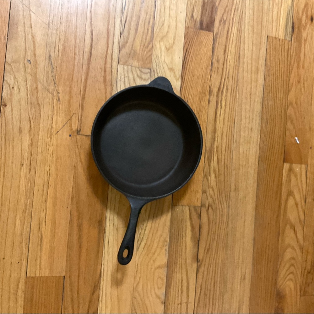 Cast Iron Skillet - Black